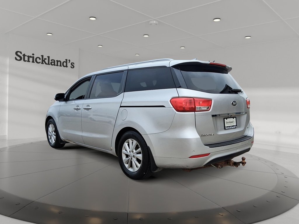 2016 Kia Sedona LX in Stratford, Ontario - 4 - w1024h768px