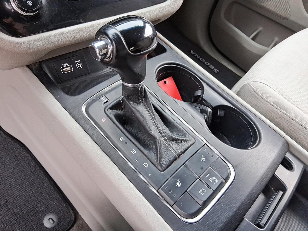 2016 Kia Sedona LX in Stratford, Ontario - 17 - w1024h768px