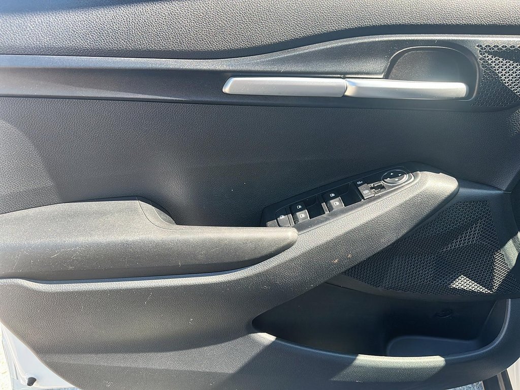 2022 Kia Seltos LX FWD in Stratford, Ontario - 10 - w1024h768px