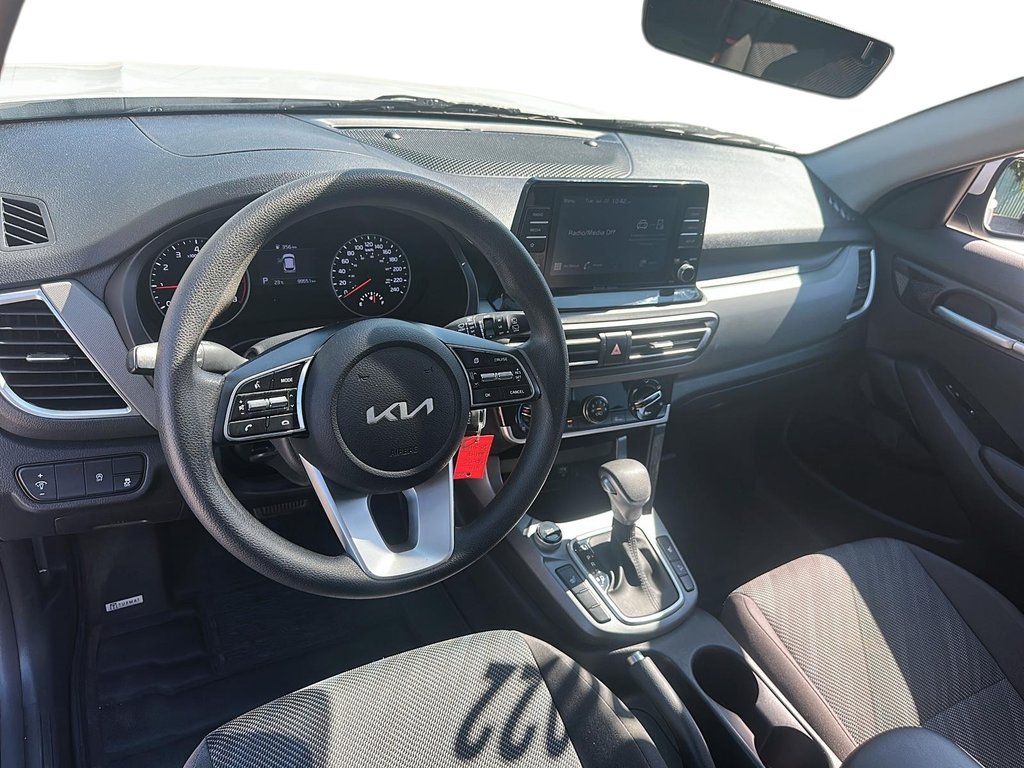 2022 Kia Seltos LX FWD in Stratford, Ontario - 9 - w1024h768px