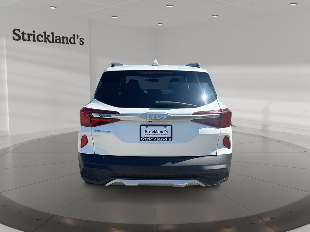2022 Kia Seltos LX FWD in Stratford, Ontario - 3 - w1024h768px