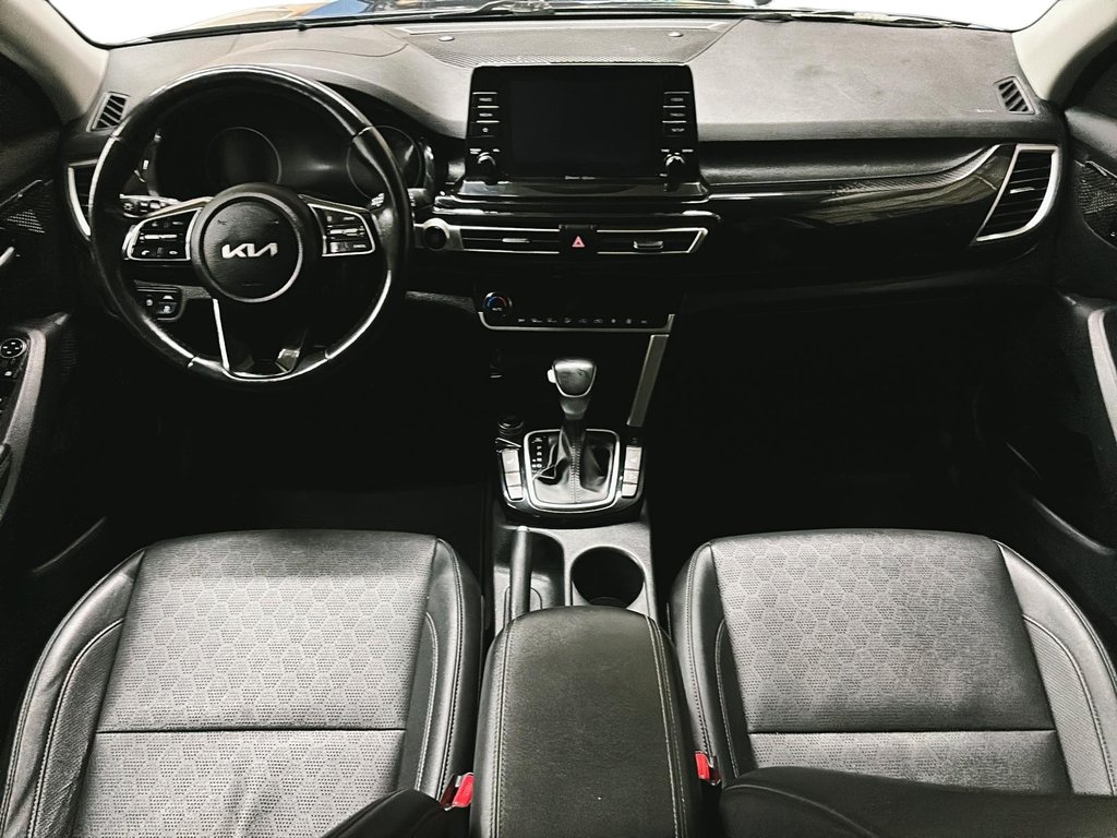2022 Kia Seltos EX AWD in Stratford, Ontario - 9 - w1024h768px