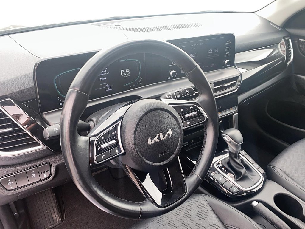 2024 Kia Seltos EX AWD in Stratford, Ontario - 9 - w1024h768px