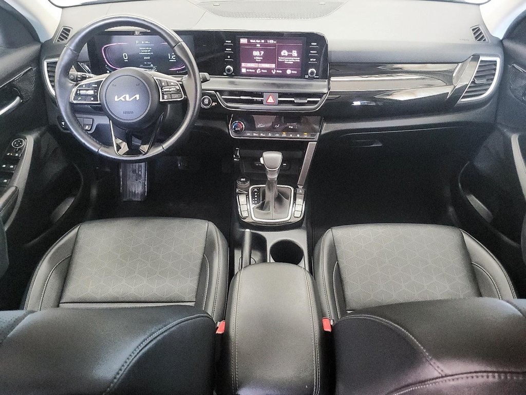2024 Kia Seltos EX AWD in Stratford, Ontario - 9 - w1024h768px