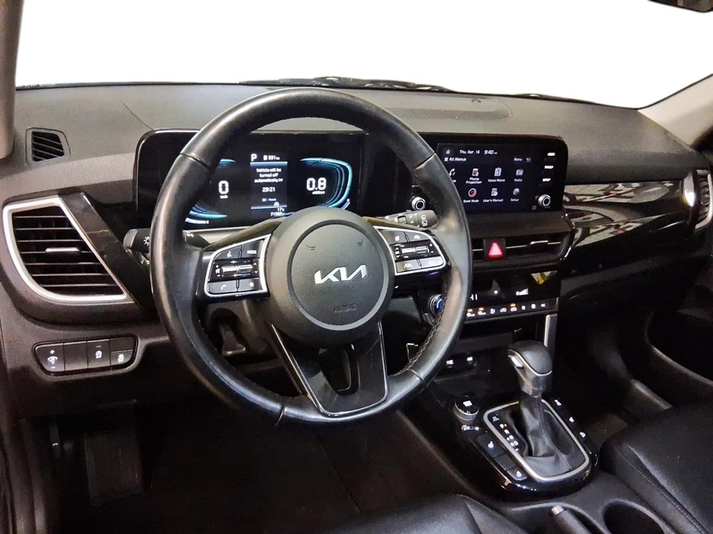 2024 Kia Seltos EX AWD in Stratford, Ontario - 10 - w1024h768px