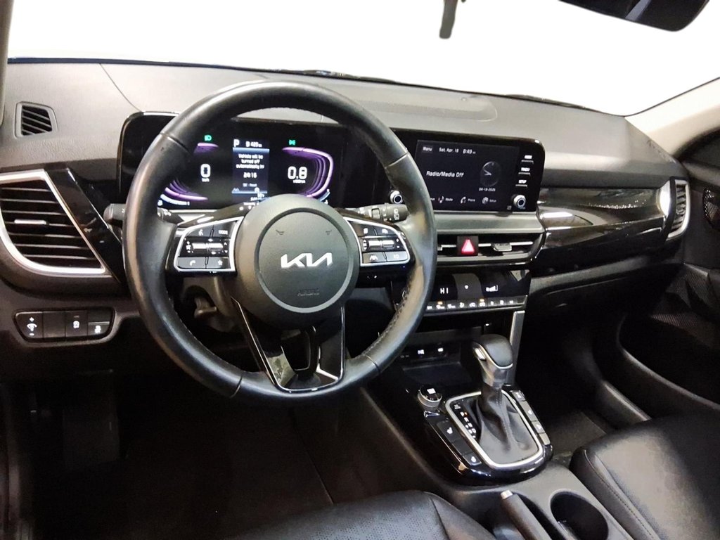 2024 Kia Seltos EX AWD in Stratford, Ontario - 10 - w1024h768px