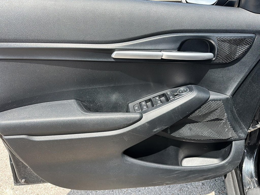 2025 Kia Seltos LX AWD in Stratford, Ontario - 10 - w1024h768px