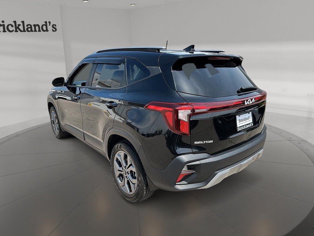 2025 Kia Seltos LX AWD in Stratford, Ontario - 4 - w1024h768px