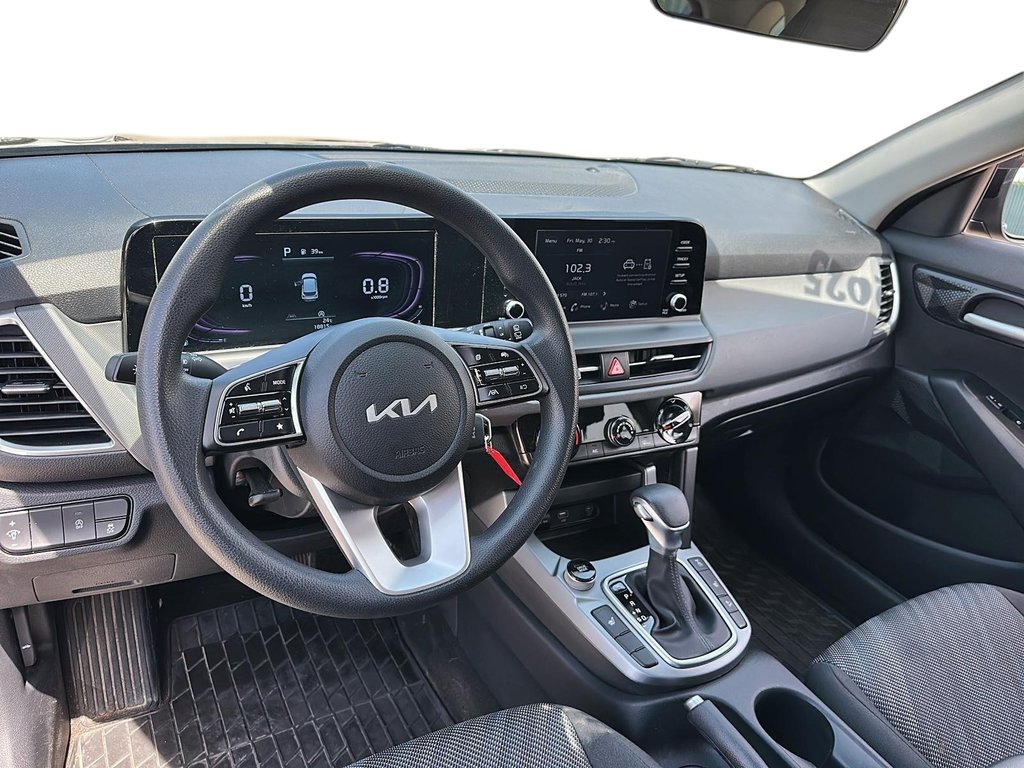 2025 Kia Seltos LX AWD in Stratford, Ontario - 9 - w1024h768px