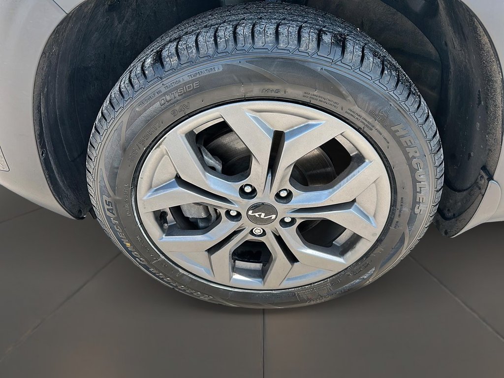 2025 Kia Seltos LX AWD in Stratford, Ontario - 7 - w1024h768px