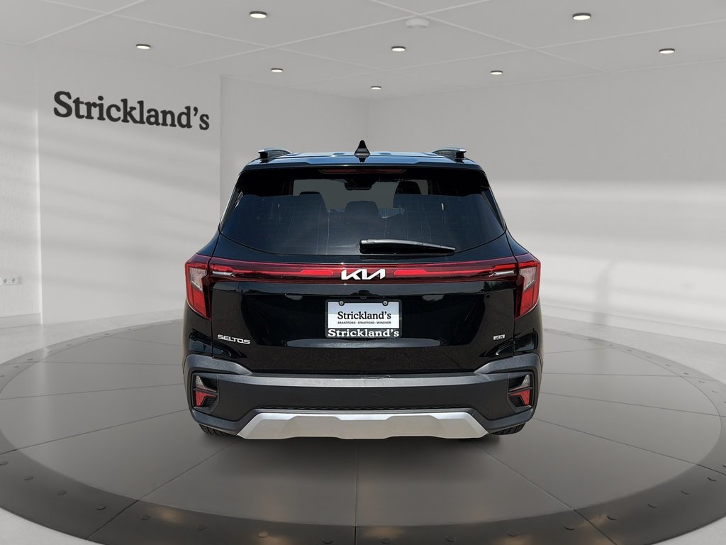 2025 Kia Seltos LX AWD in Stratford, Ontario - 3 - w1024h768px