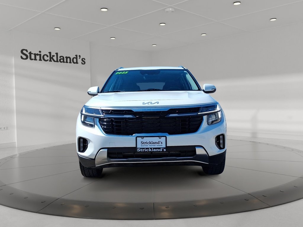 2025 Kia Seltos EX AWD in Stratford, Ontario - 2 - w1024h768px