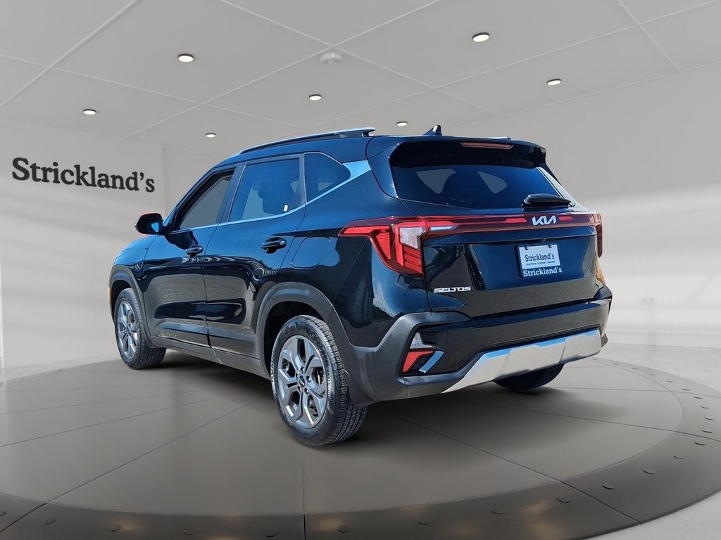 2025 Kia Seltos EX AWD in Stratford, Ontario - 4 - w1024h768px