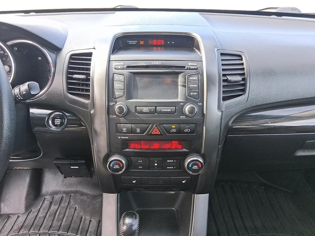 2012 Kia Sorento 3.5L EX V6 AWD at in Stratford, Ontario - 16 - w1024h768px