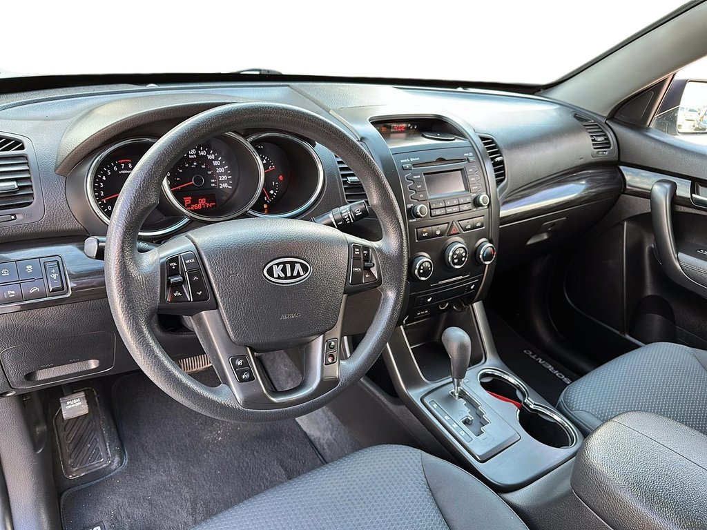 2013 Kia Sorento 3.5L LX V6 AWD at in Stratford, Ontario - 8 - w1024h768px