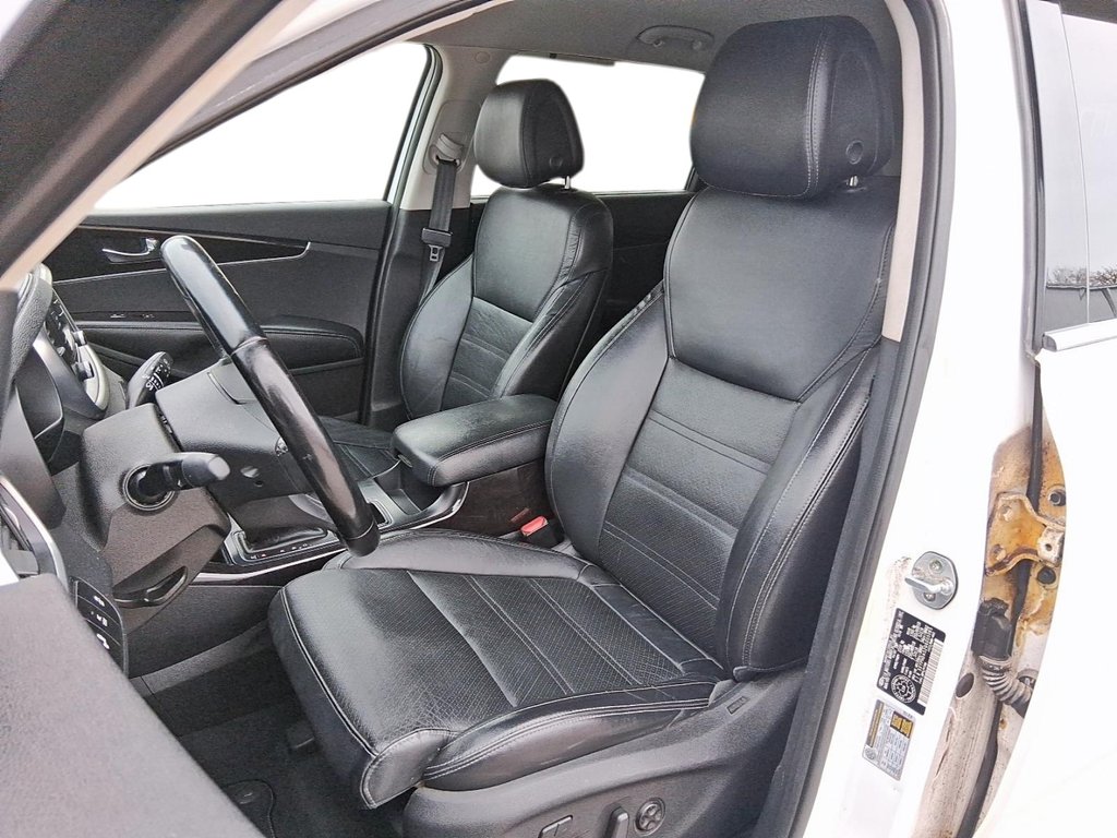 2016 Kia Sorento AWD EX V6 (7-Seater) in Stratford, Ontario - 9 - w1024h768px