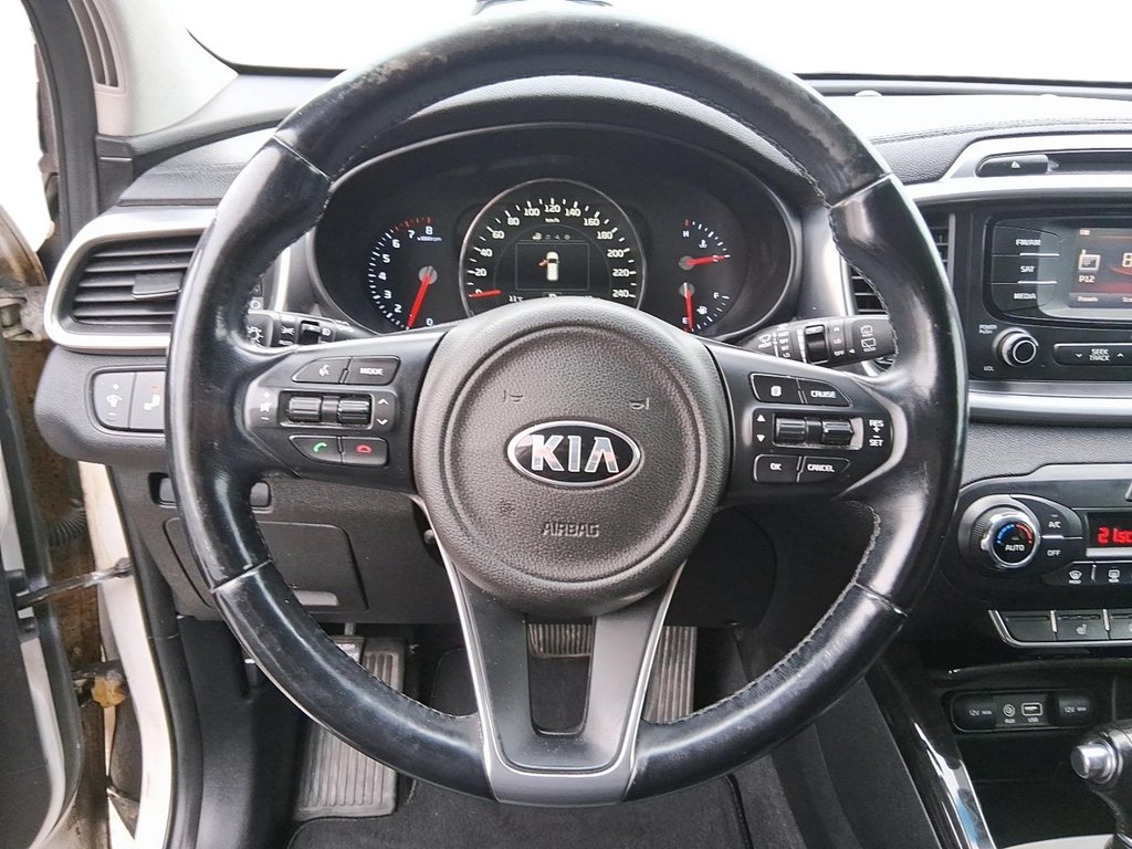 2016 Kia Sorento AWD EX V6 (7-Seater) in Stratford, Ontario - 13 - w1024h768px