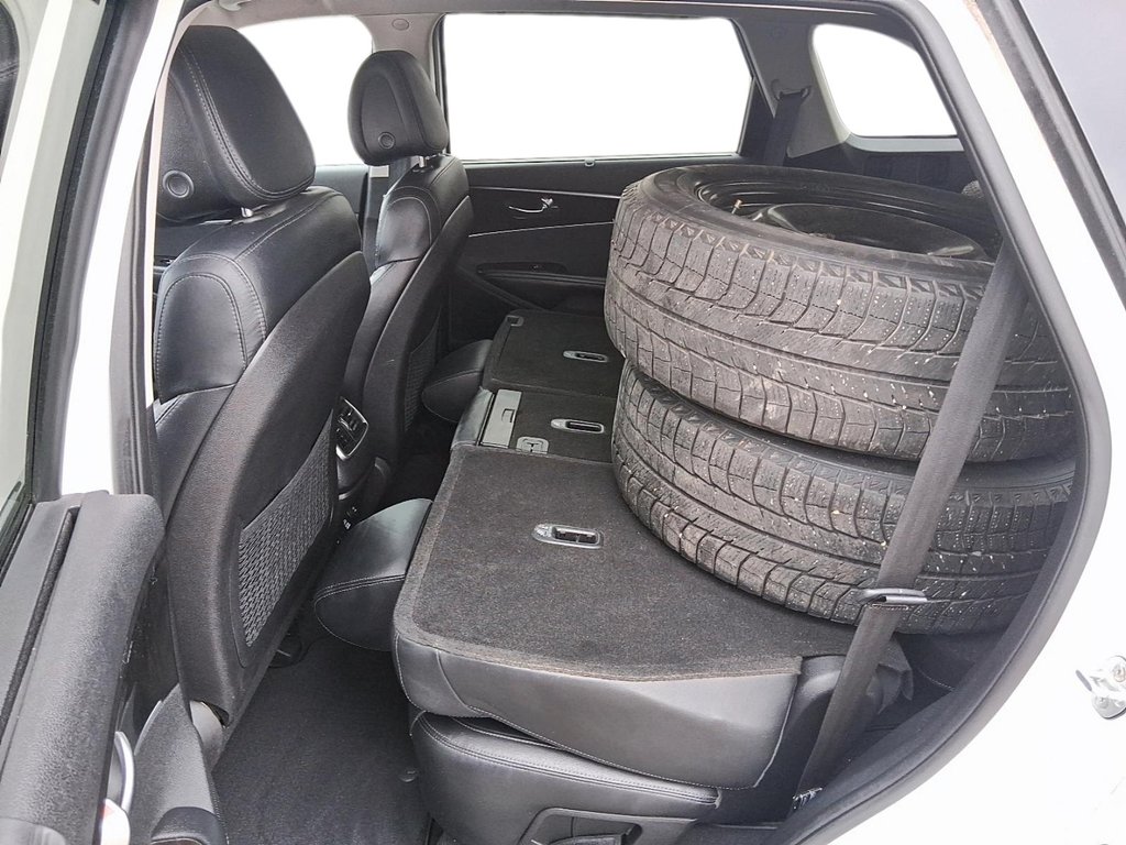 2016 Kia Sorento AWD EX V6 (7-Seater) in Stratford, Ontario - 10 - w1024h768px