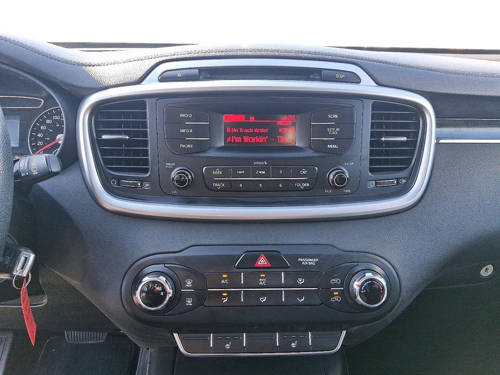 2017 Kia Sorento LX 2.4L FWD in Stratford, Ontario - 14 - w1024h768px