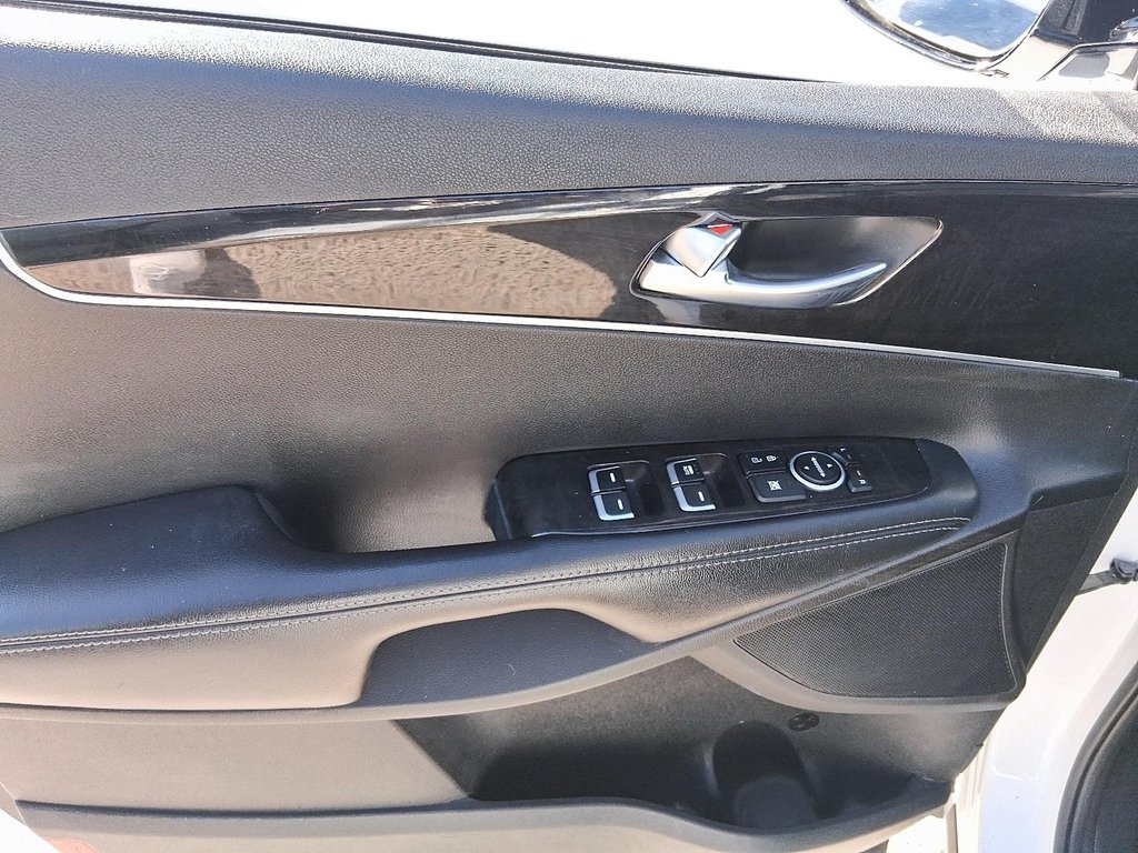 2017 Kia Sorento LX 2.4L FWD in Stratford, Ontario - 10 - w1024h768px