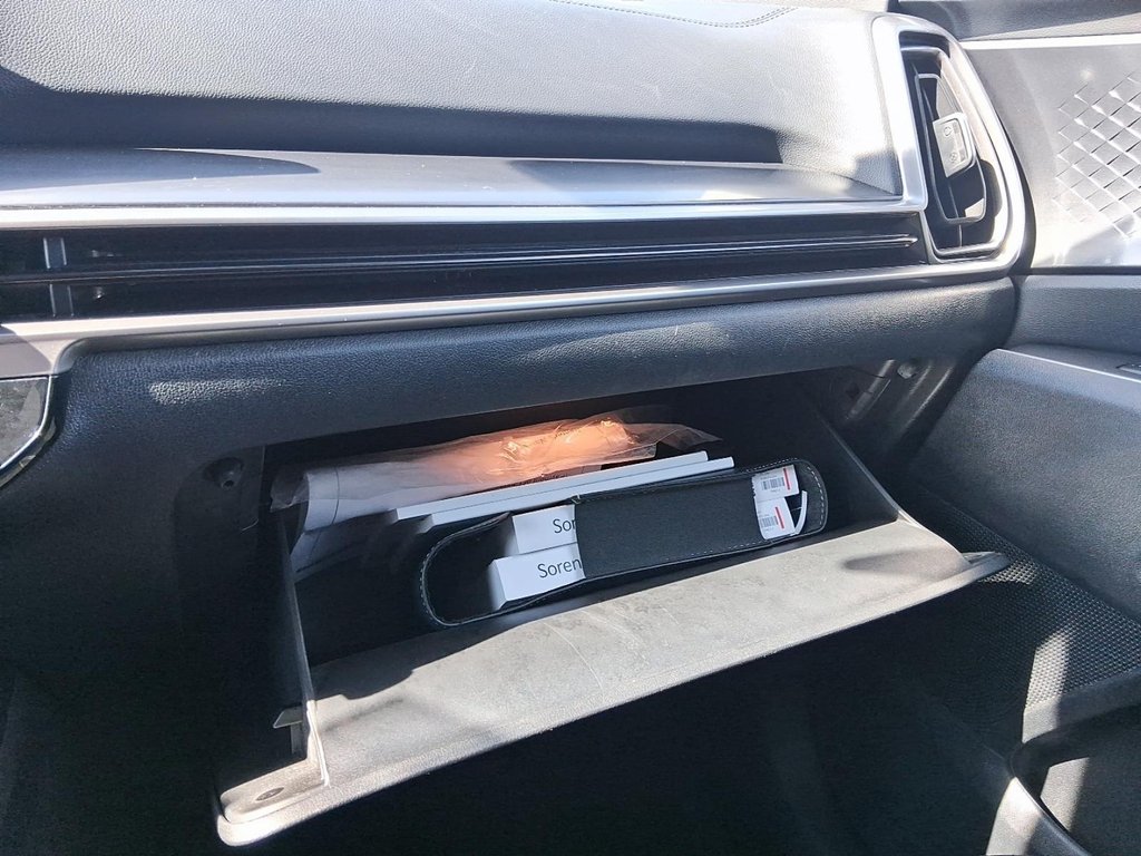 2024 Kia Sorento LX 2.5L AWD in Stratford, Ontario - 17 - w1024h768px