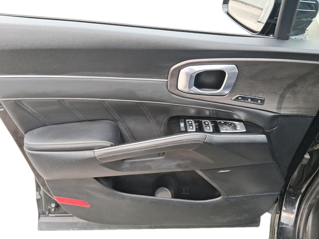 2025 Kia Sorento X-Pro AWD w/Black Interior in Stratford, Ontario - 12 - w1024h768px