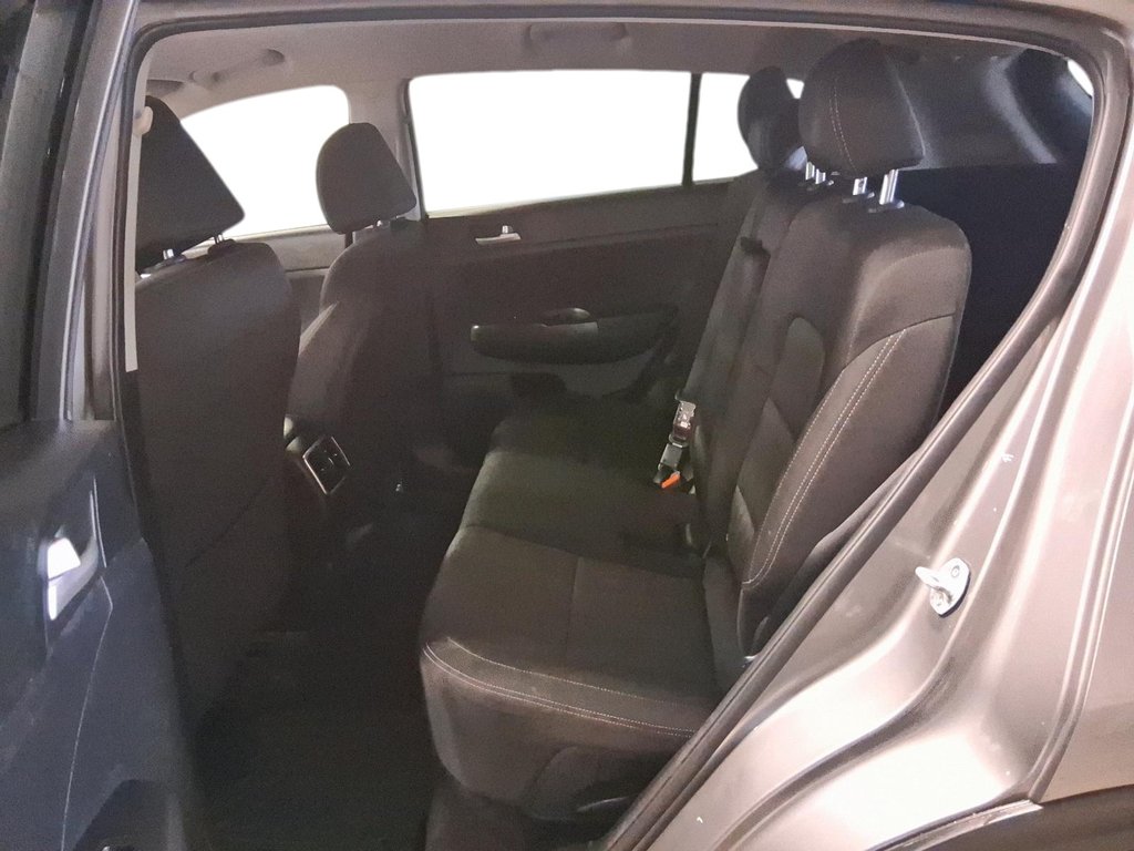 2019 Kia Sportage LX in Stratford, Ontario - 9 - w1024h768px