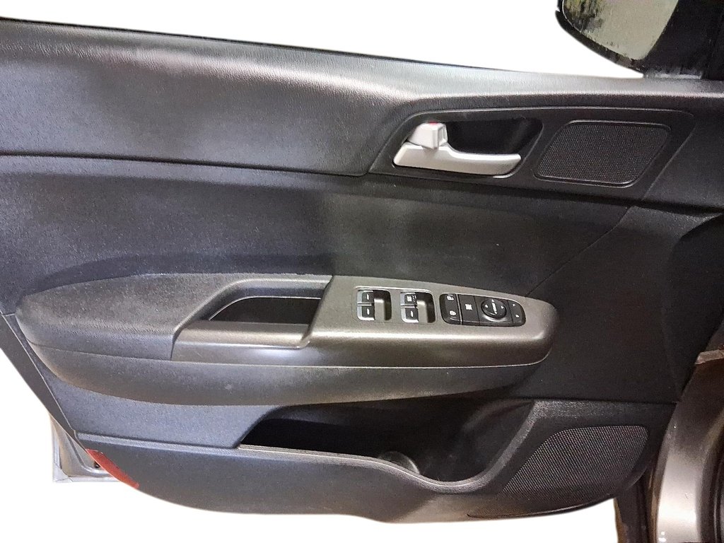 2019 Kia Sportage LX in Stratford, Ontario - 11 - w1024h768px