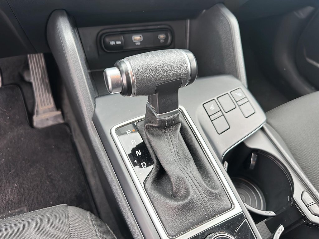 2023 Kia Sportage LX AWD in Stratford, Ontario - 14 - w1024h768px