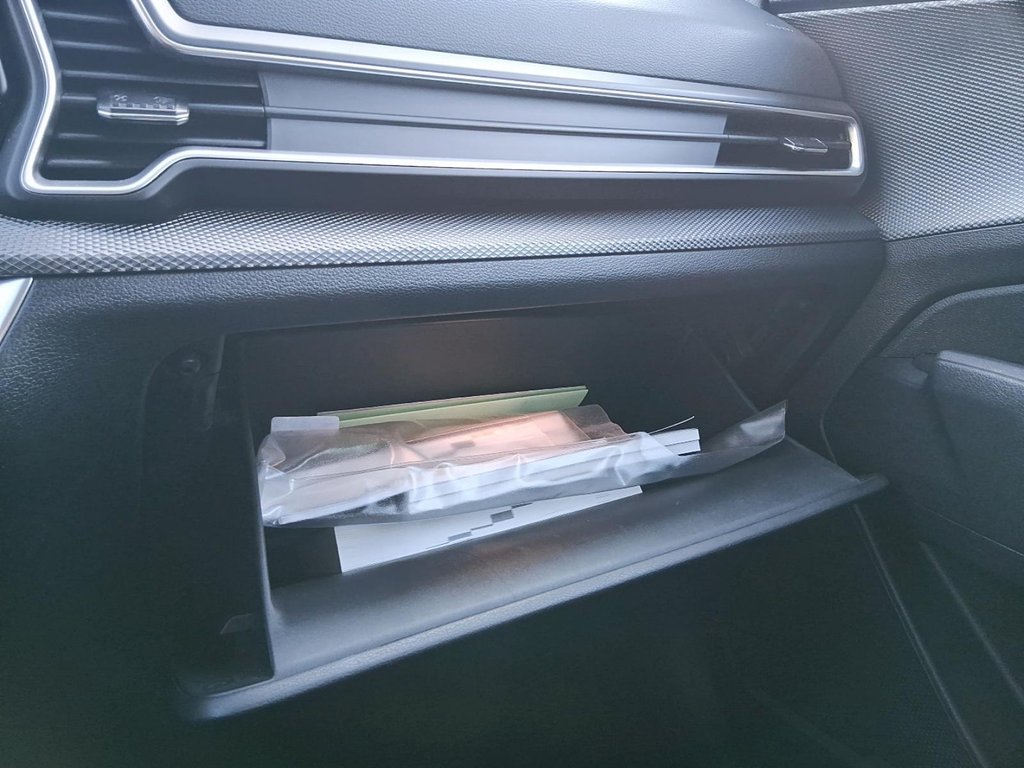 2024 Kia Sportage LX AWD in Stratford, Ontario - 16 - w1024h768px