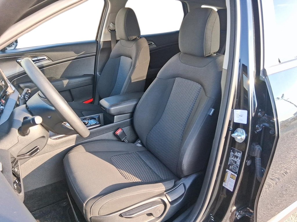 2024 Kia Sportage LX AWD in Stratford, Ontario - 8 - w1024h768px