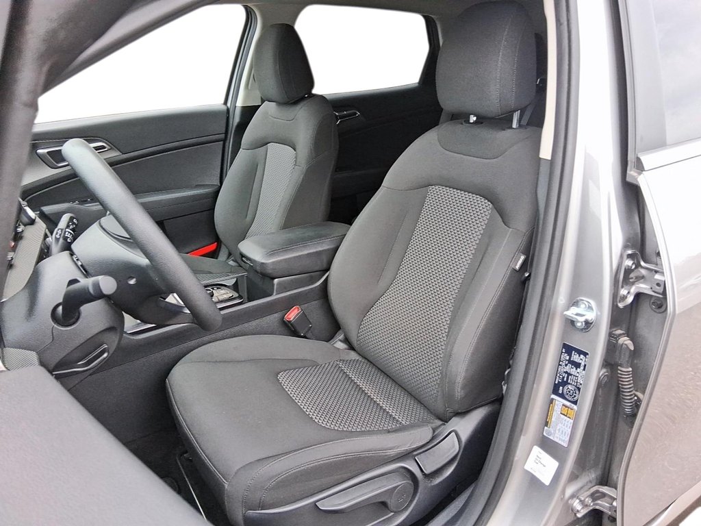 2025 Kia Sportage LX AWD in Stratford, Ontario - 8 - w1024h768px