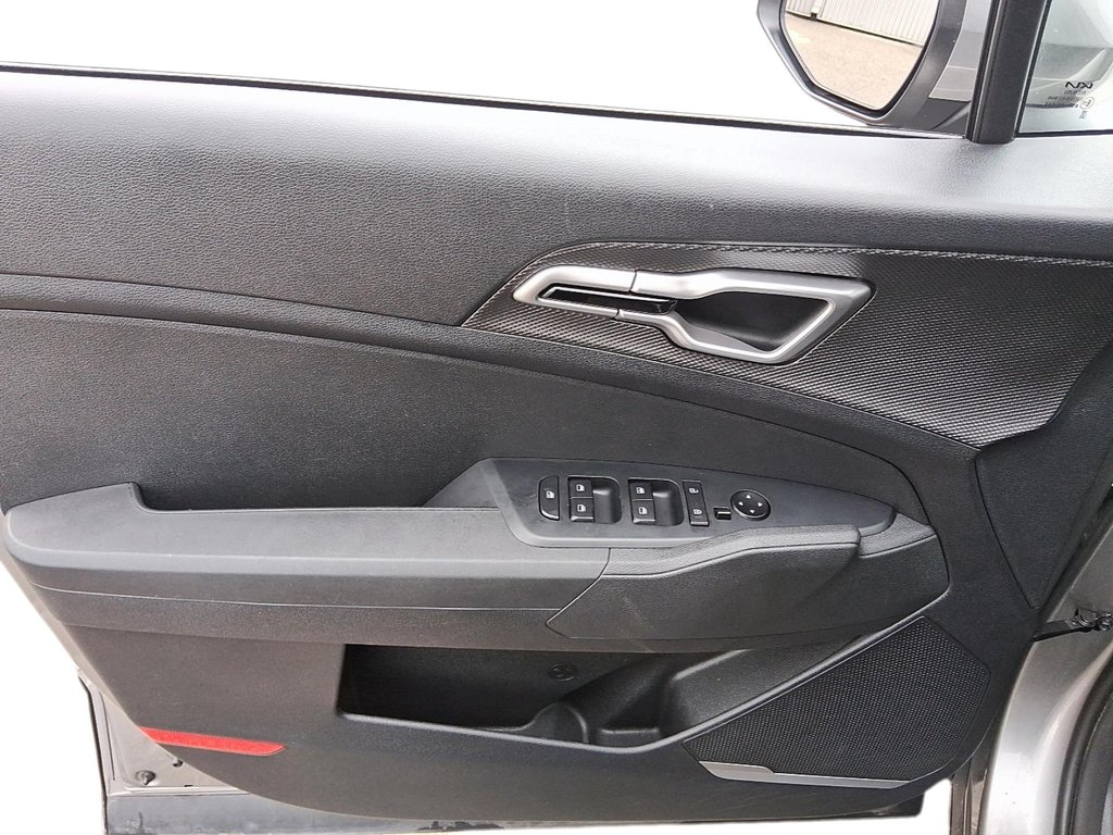 2025 Kia Sportage LX AWD in Stratford, Ontario - 11 - w1024h768px