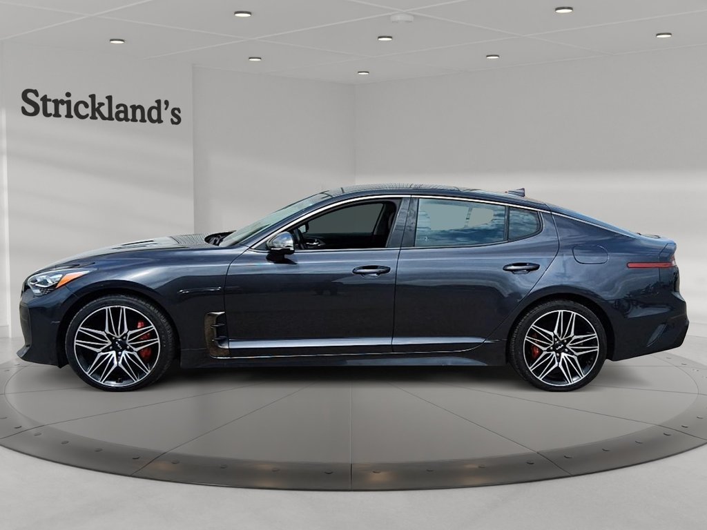 2022 Kia Stinger GT Limited in Stratford, Ontario - 5 - w1024h768px