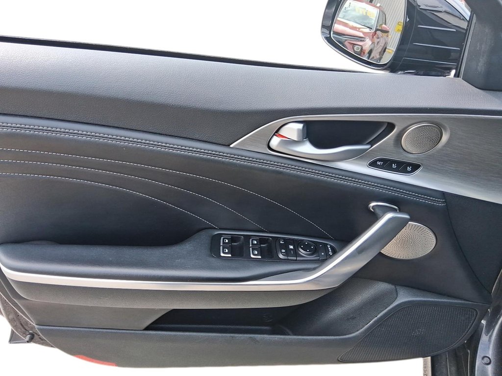 2022 Kia Stinger GT Limited in Stratford, Ontario - 11 - w1024h768px