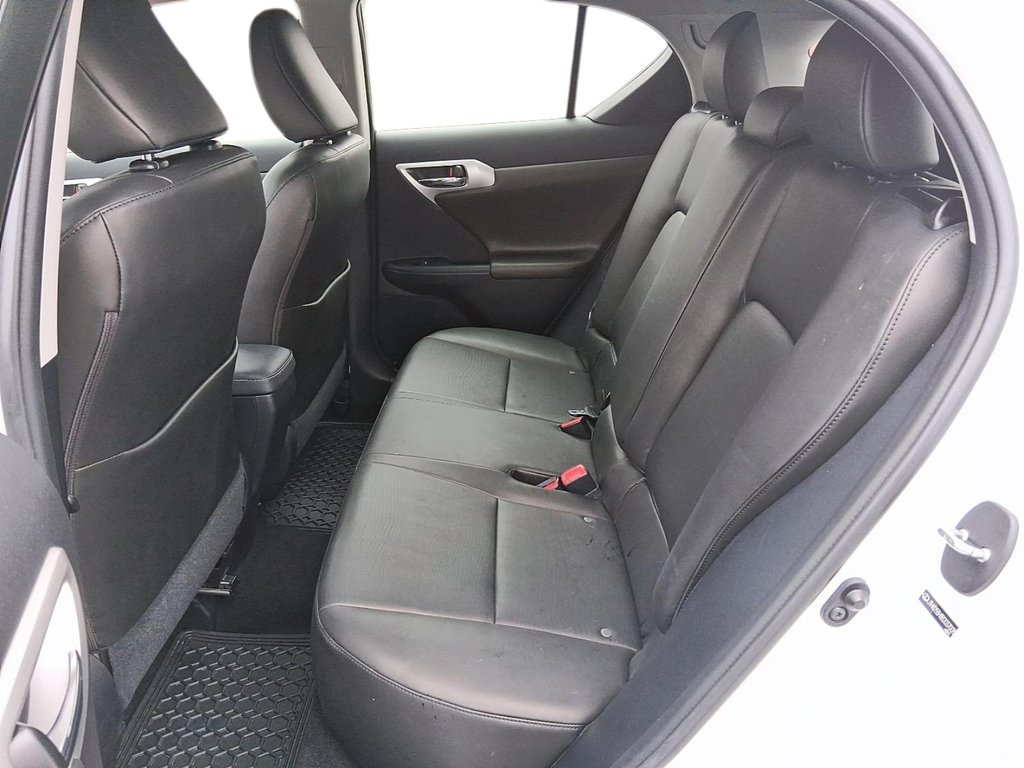 2011 Lexus CT 200h CVT in Stratford, Ontario - 11 - w1024h768px