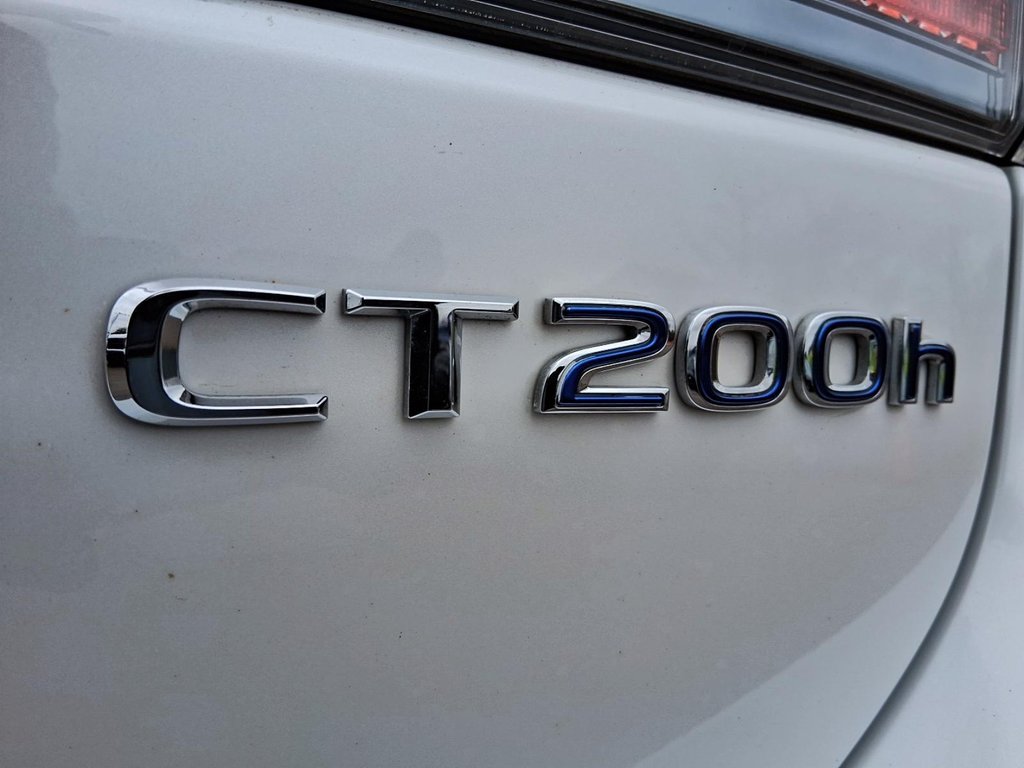2011 Lexus CT 200h CVT in Stratford, Ontario - 8 - w1024h768px