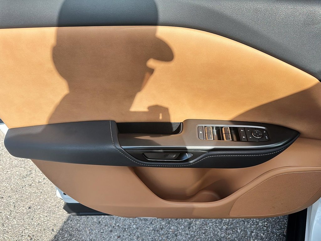 2023 Lexus RZ 450e in Stratford, Ontario - 10 - w1024h768px