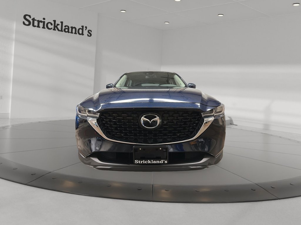2025 Mazda CX-5 GS AWD in Stratford, Ontario - 2 - w1024h768px