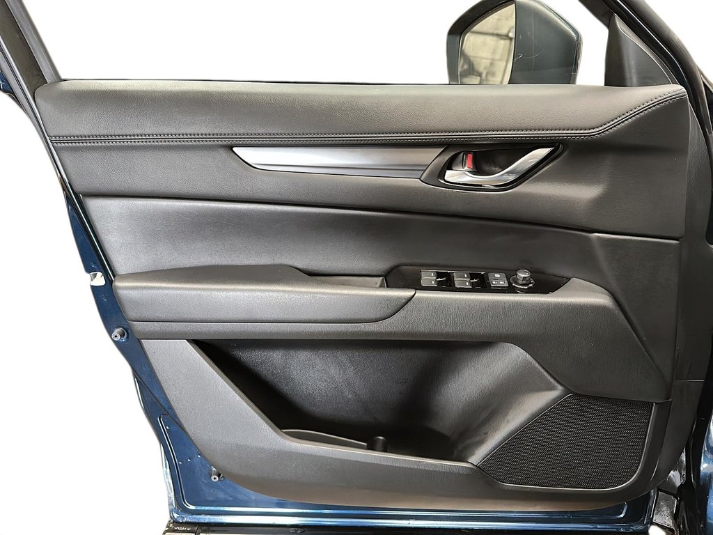 2025 Mazda CX-5 GS AWD in Stratford, Ontario - 10 - w1024h768px