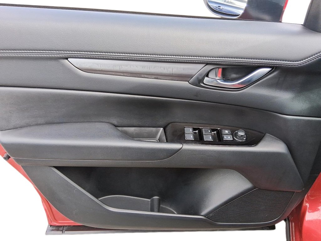 2025 Mazda CX-5 GS AWD in Stratford, Ontario - 11 - w1024h768px