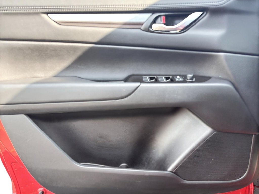 2025 Mazda CX-5 GS AWD in Stratford, Ontario - 10 - w1024h768px