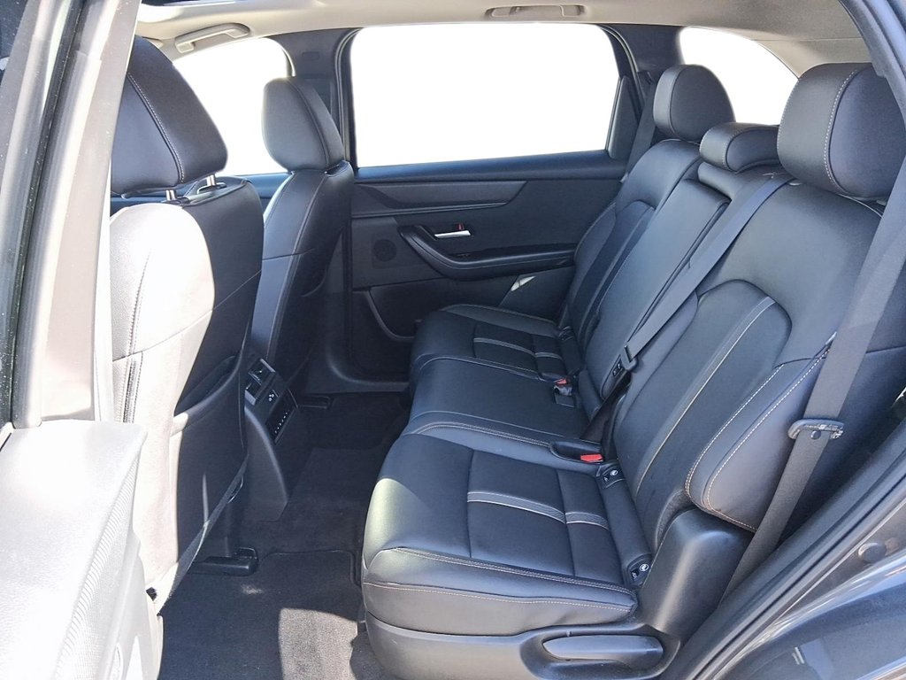 2025 Mazda CX-70 MHEV GS-L AWD in Stratford, Ontario - 9 - w1024h768px