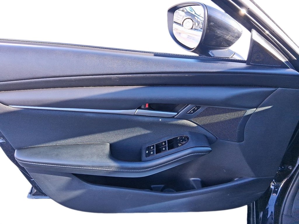 2022 Mazda 3 GX at in Stratford, Ontario - 11 - w1024h768px
