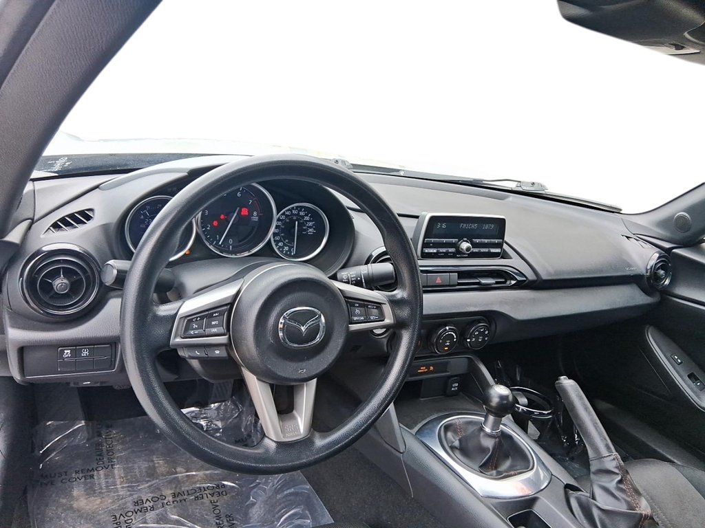2017 Mazda MX-5 GS 6sp in Stratford, Ontario - 12 - w1024h768px