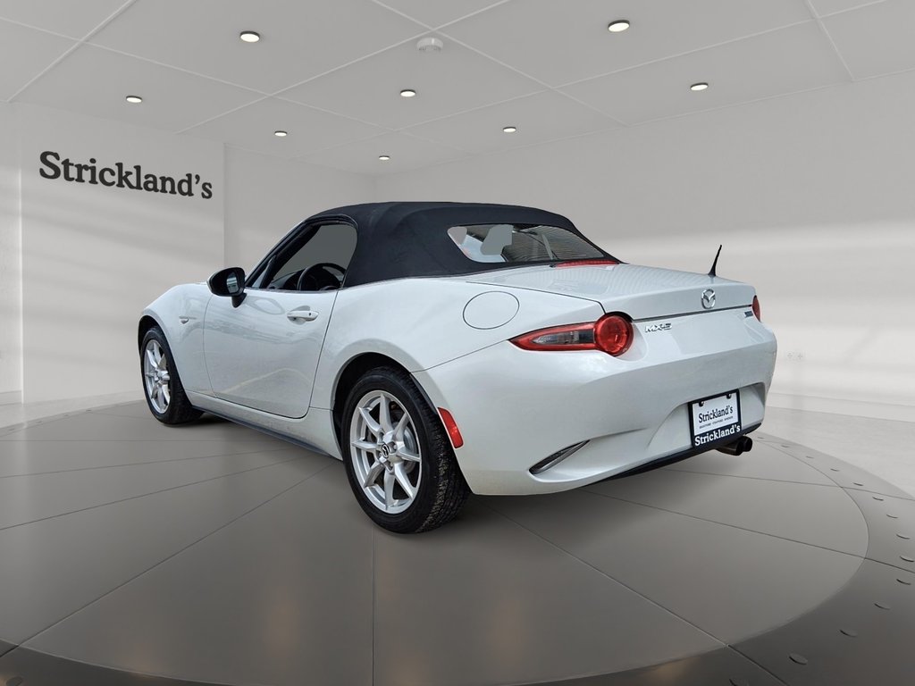 2017 Mazda MX-5 GS 6sp in Stratford, Ontario - 7 - w1024h768px
