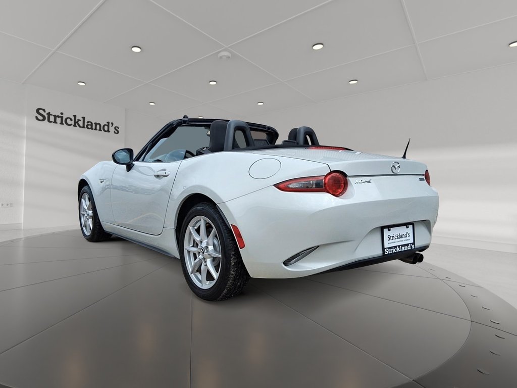 2017 Mazda MX-5 GS 6sp in Stratford, Ontario - 3 - w1024h768px