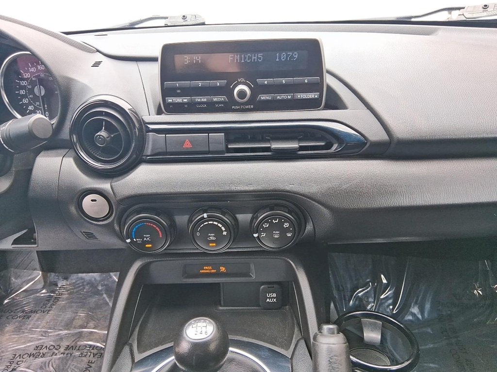 2017 Mazda MX-5 GS 6sp in Stratford, Ontario - 17 - w1024h768px