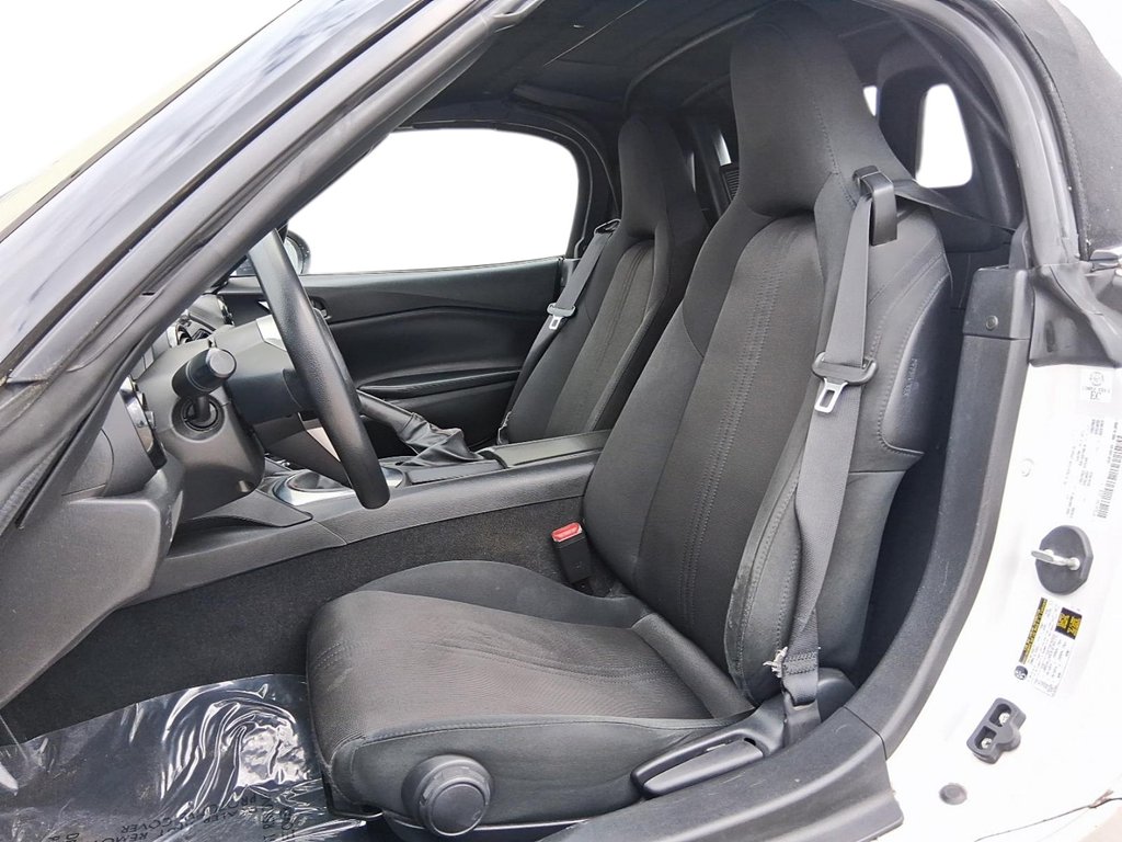 2017 Mazda MX-5 GS 6sp in Stratford, Ontario - 11 - w1024h768px