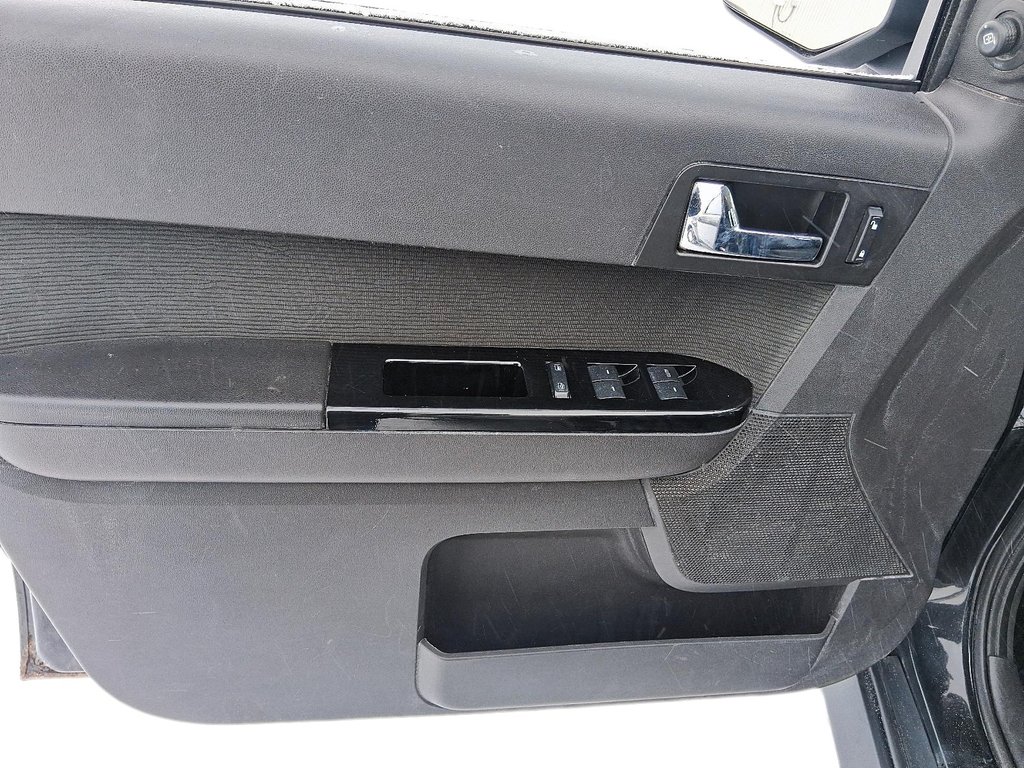 2011 Mazda Tribute AWD GS 3.0 at in Stratford, Ontario - 11 - w1024h768px